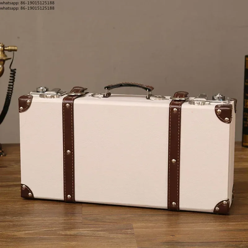 Retro Leather Case Figurines L - Photography Lighting Style recension och pris